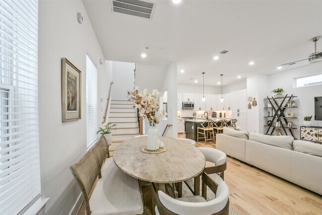 Foto del edificio - 718 W Donovan St