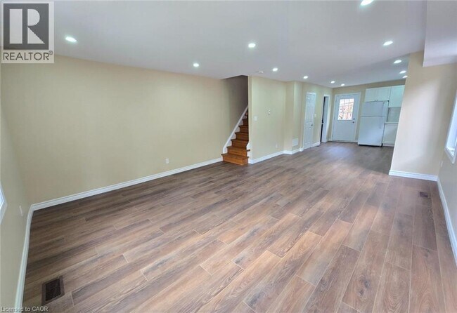 Photo du bâtiment - 32 Mill St