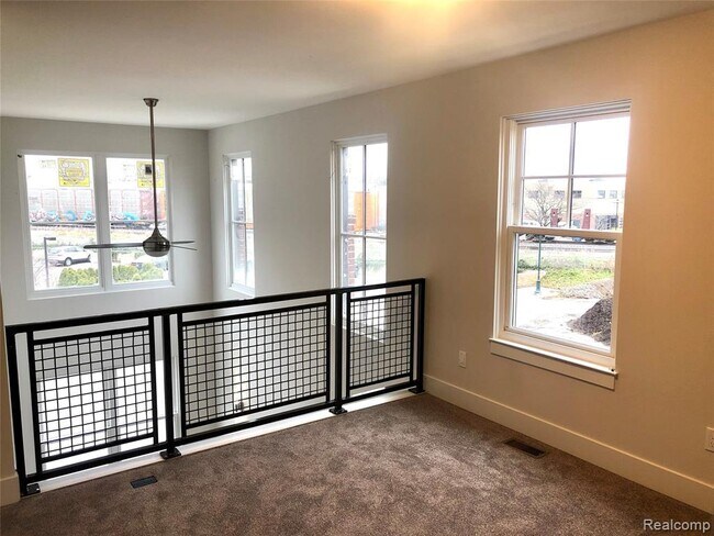 Building Photo - 2060 Villa Rd