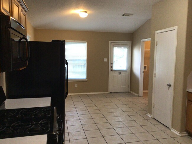 Building Photo - 6634 Stonecross Creek Ln