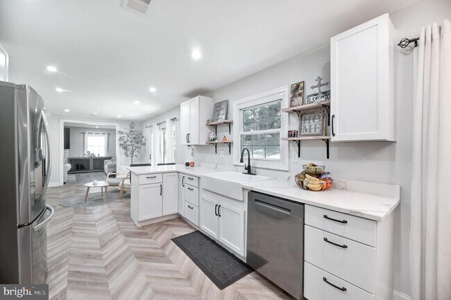 Foto del edificio - 8812 Churchfield Ln
