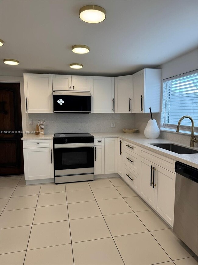 Building Photo - 1301 Grouper Dr