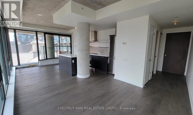 Photo du bâtiment - 560-560 King St W