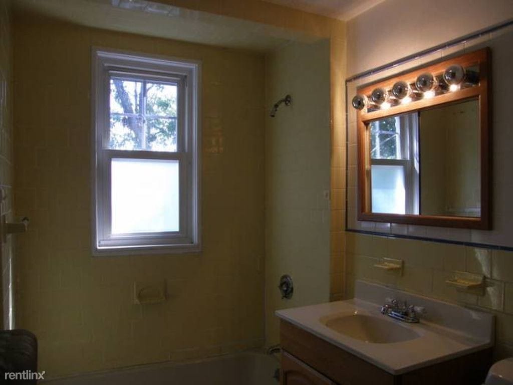 Building Photo - 2032 Dorchester Ave
