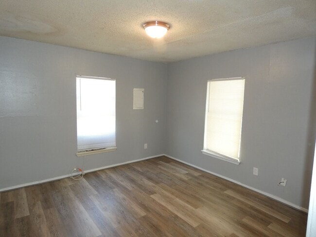 Foto del edificio - 3 bedroom, 1 bath