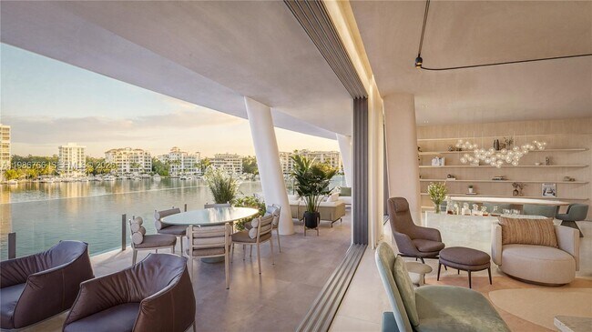 Foto del edificio - 5 Grove Isle Dr