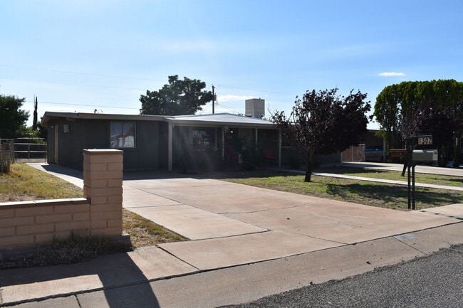 Building Photo - 307 Dragoon St