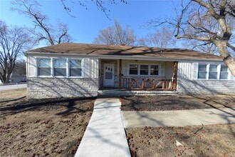 Building Photo - 1005 Hawthorn Ave