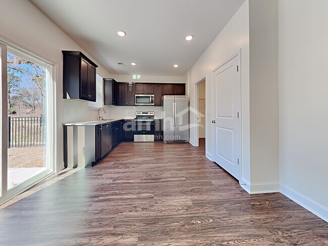 Foto del edificio - 146 Blackstone Dr