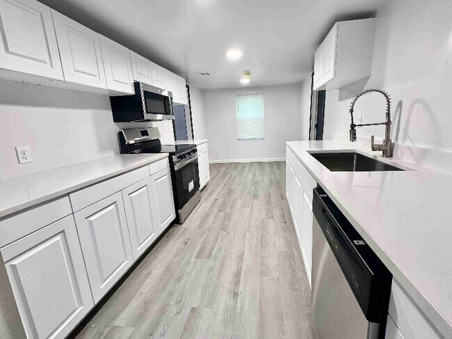 Foto del edificio - 719 S Poplar St