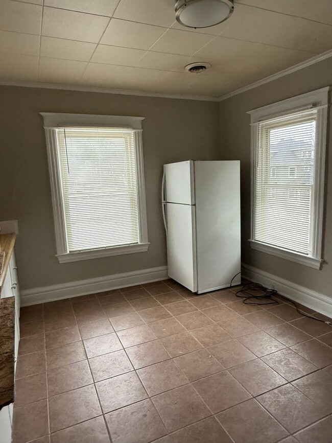 Building Photo - 1132 Monroe Ave