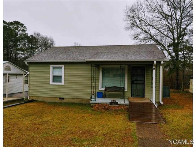 Primary Photo - 1213 Oak Dr NE