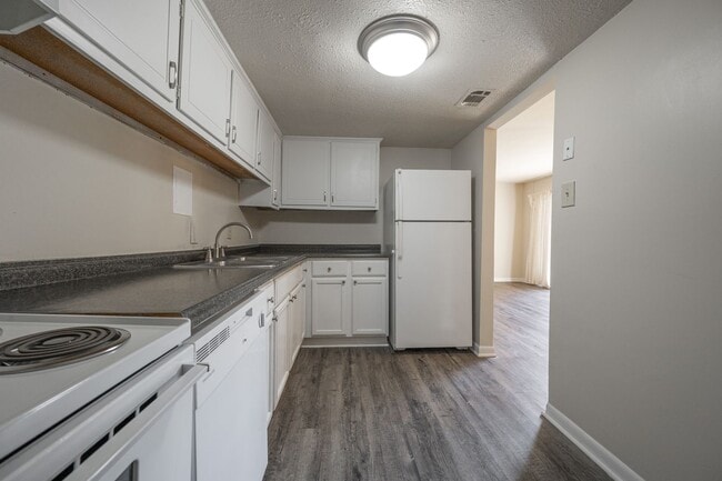 Photo - Coming Soon!  2 Bedroom Condo In CHAPEL HILL!