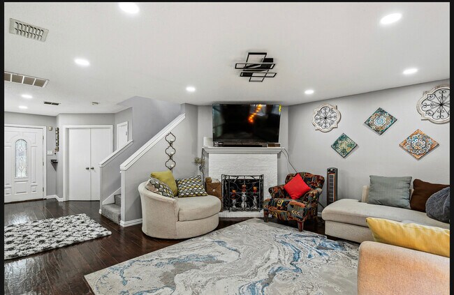 Foto del edificio - 2453 Graystone Dr