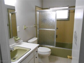 Building Photo - 241 Thistle Ct