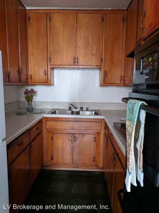 Building Photo - 734-742 N Loma Vista Dr