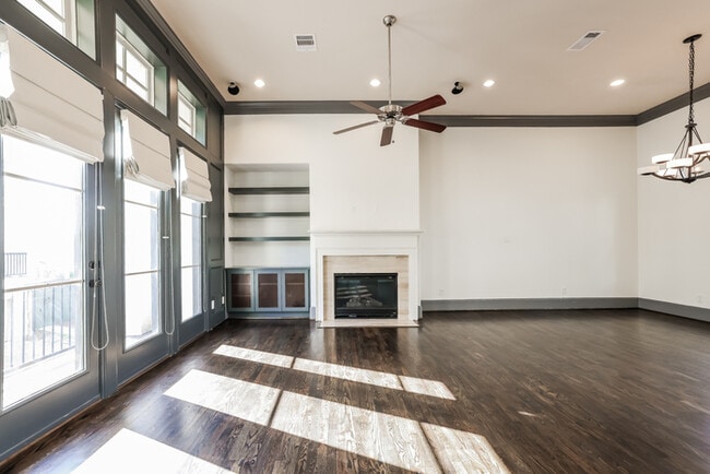 Foto del edificio - 2207 Hilshire Glen Ct