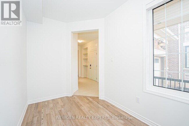 Building Photo - 1405 Fourth Line