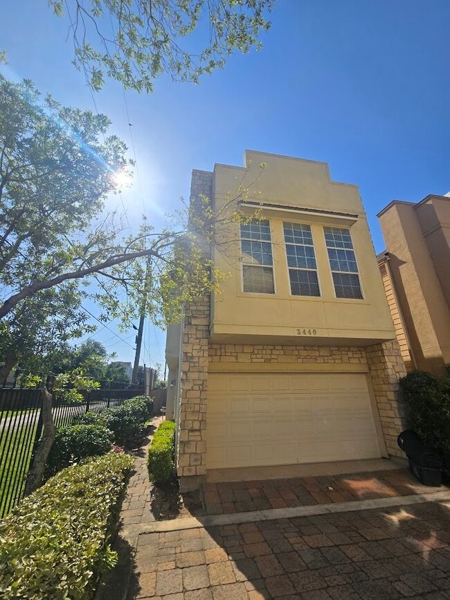 Building Photo - 3440 Cline St