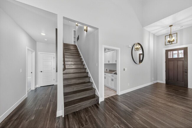 Foto del edificio - Beautiful 4 Bedroom in neighborhood with Fantastic Amenitites