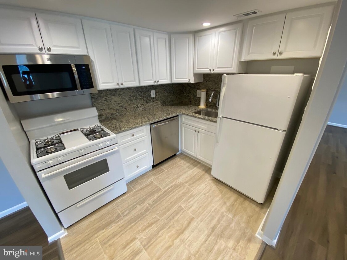 Foto principal - 3135 University Blvd W