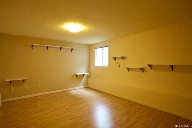 Building Photo - 259 Dalewood Way