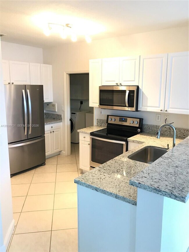 Foto del edificio - 6674 NW 107th Pl