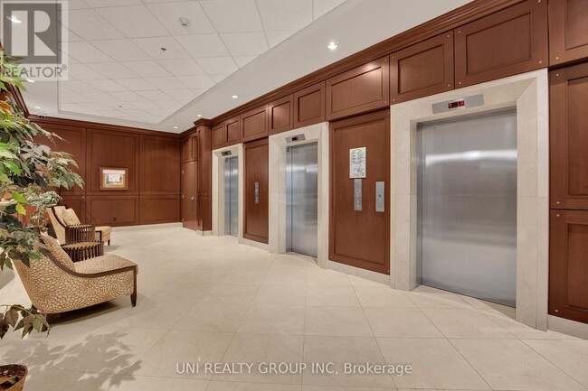 Photo du bâtiment - 1701-200-1200 Rideau St