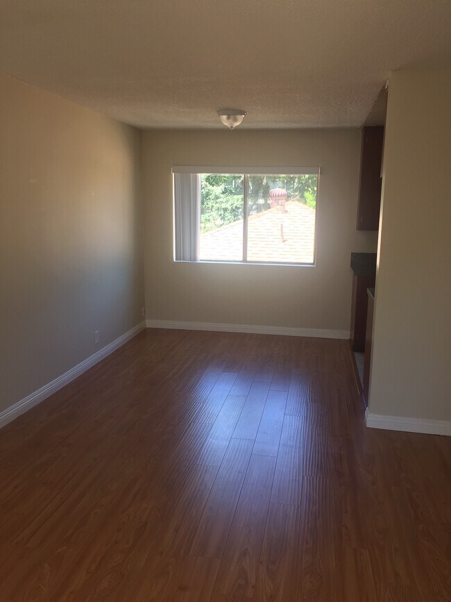 Foto del edificio - 5015 Kester Av e