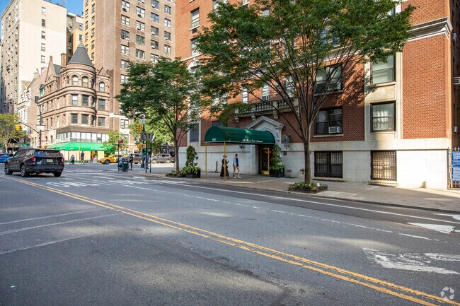 270 W 72nd St New York, NY 10023 - 260 W End