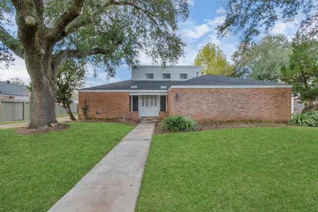 Foto del edificio - 3514 Summit Ln