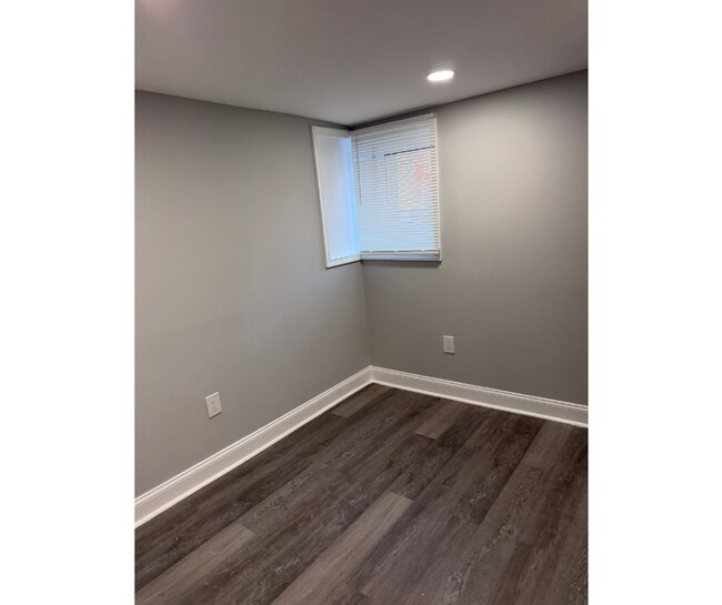 Foto del edificio - 3317 Ravenwood Ave