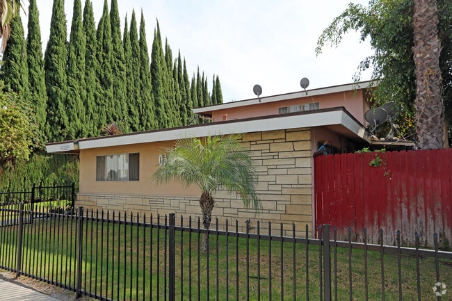 Building Photo - 1134 W Casa Grande Ave