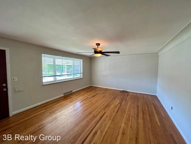 Building Photo - 3 br, 1.5 bath House - 5551 Sunnywoods Ln.