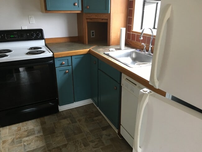 Building Photo - 98 W 29th Ave