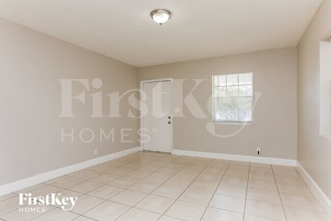 Foto del edificio - 2621 Fletcher Ct