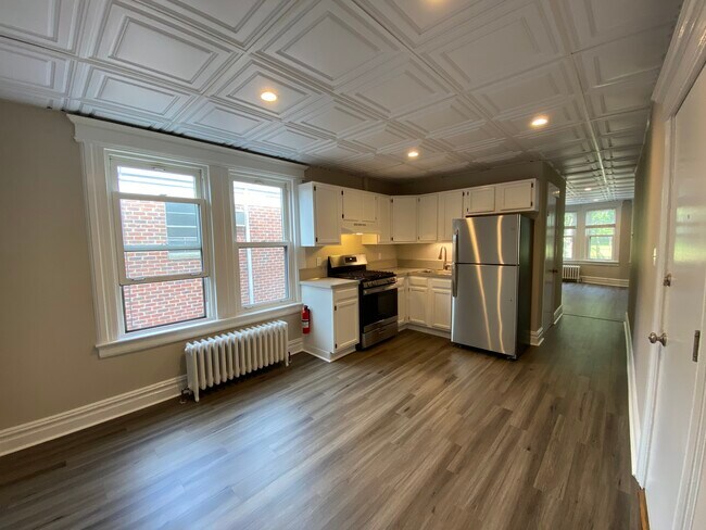 Cocina - 176 Glenwood Ave