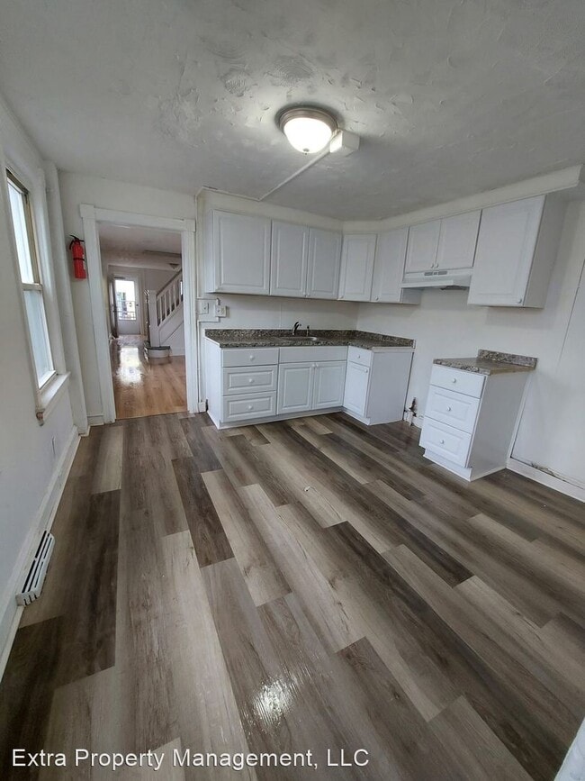 Building Photo - 3 br, 1 bath House - 24 New Rose St