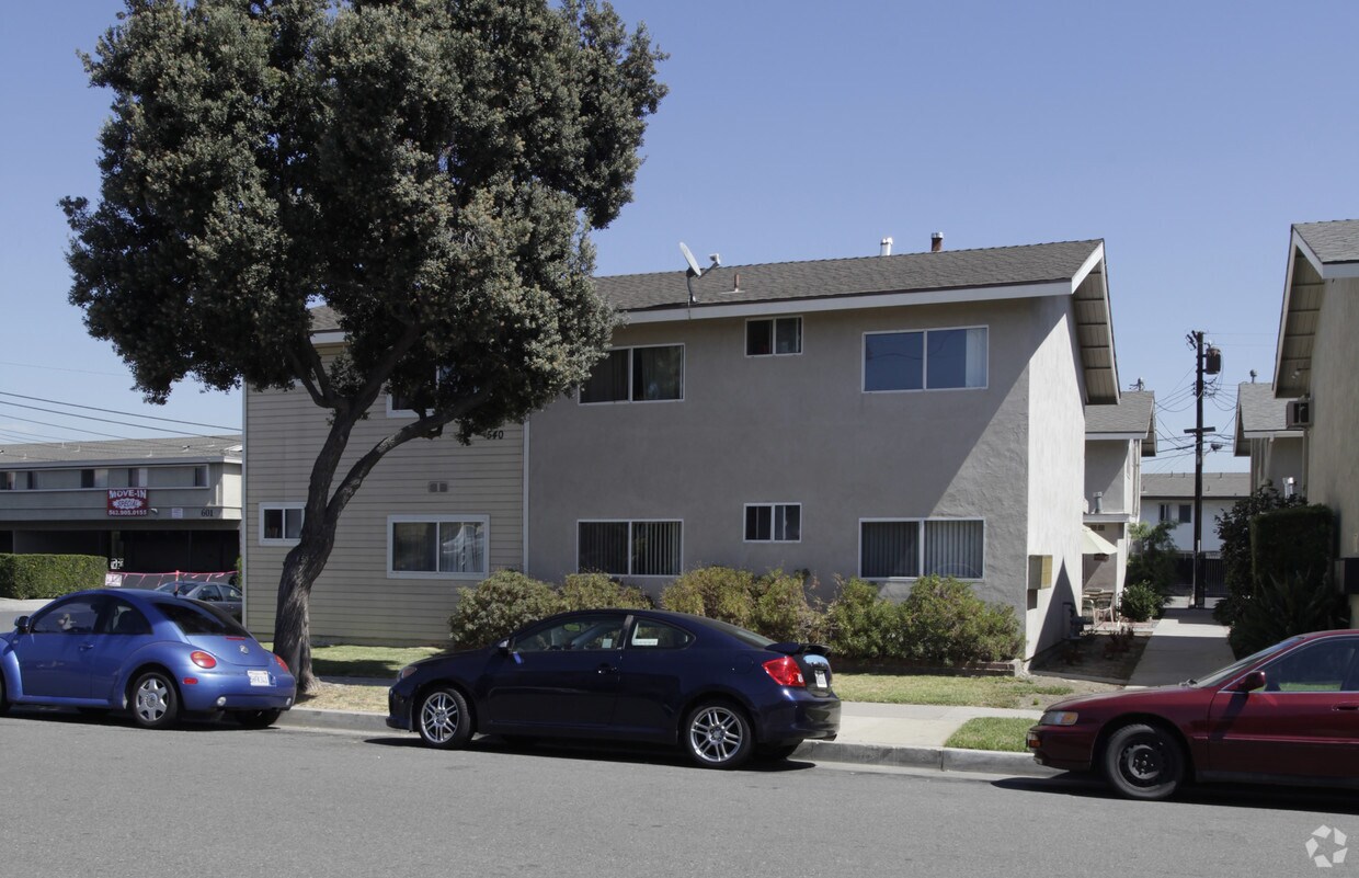 Building Photo - 540 La Cadena Way