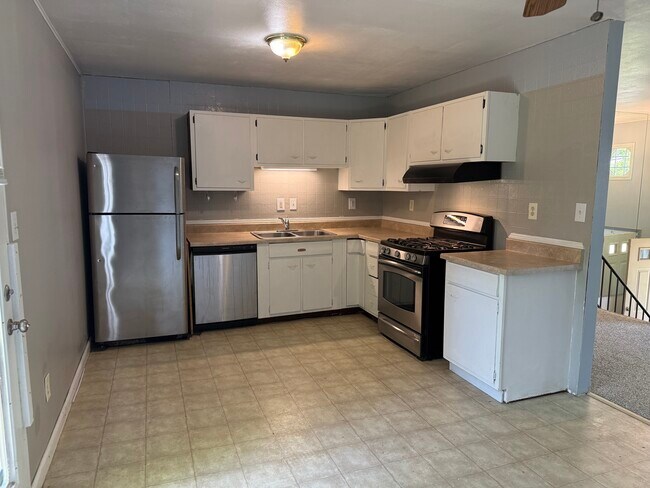 Building Photo - 2845 Brampton Dr