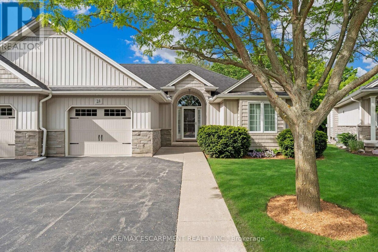 Photo principale - 18 Riverside Cir