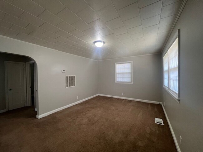 Building Photo - 5013 Hodge St ~ Bonnie Doone