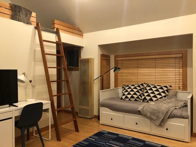 Living room and loft - 1546 Spruce St