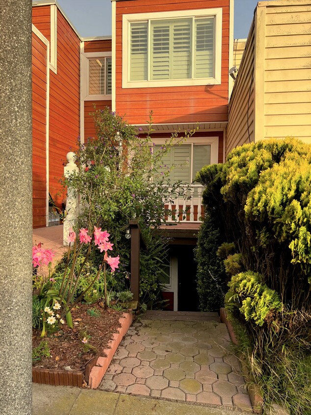 Apartment entrance from the street - 1627 15th Ave