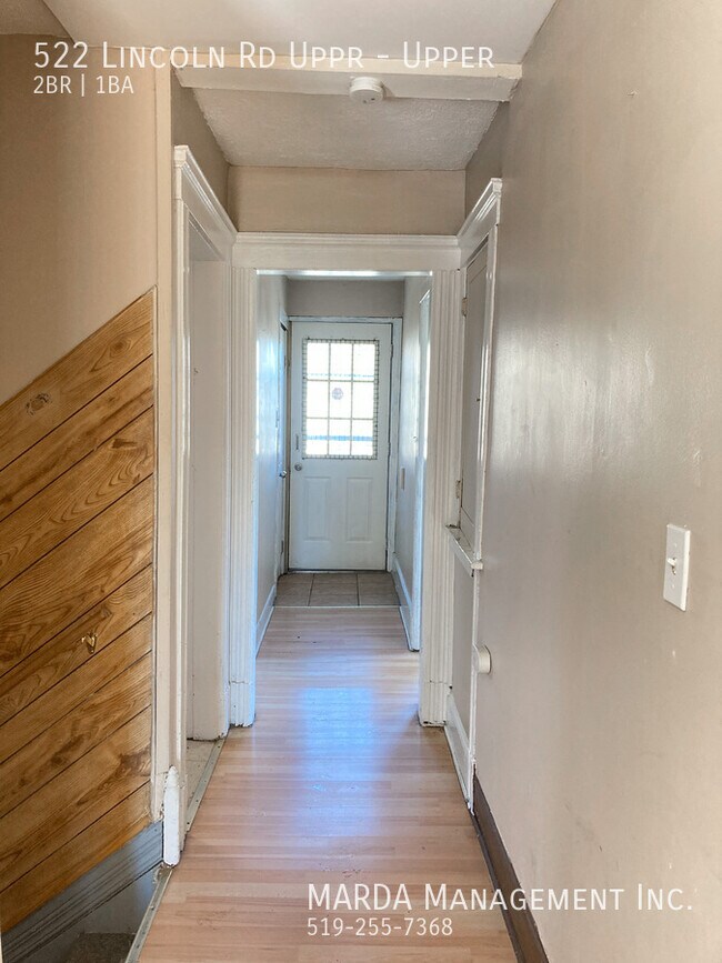 Photo du bâtiment - CHARMING 2 BED/1 BATH UPPER IN WALKERVILLE + HYDRO