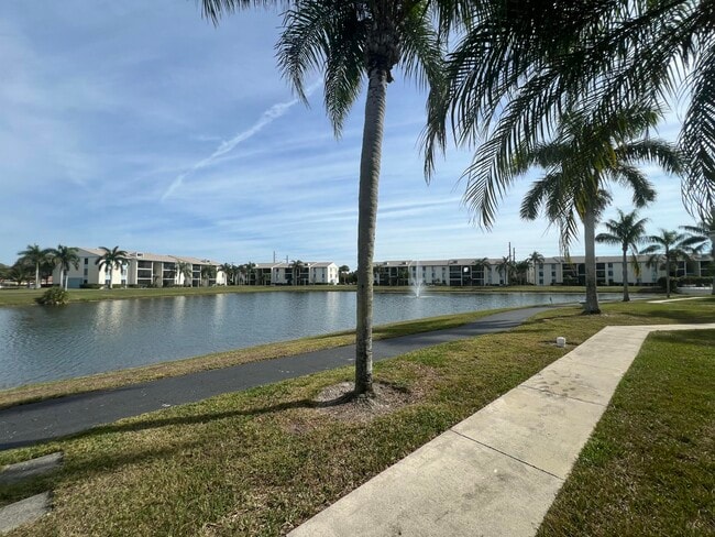 Foto del edificio - 1110 Green Pine Blvd