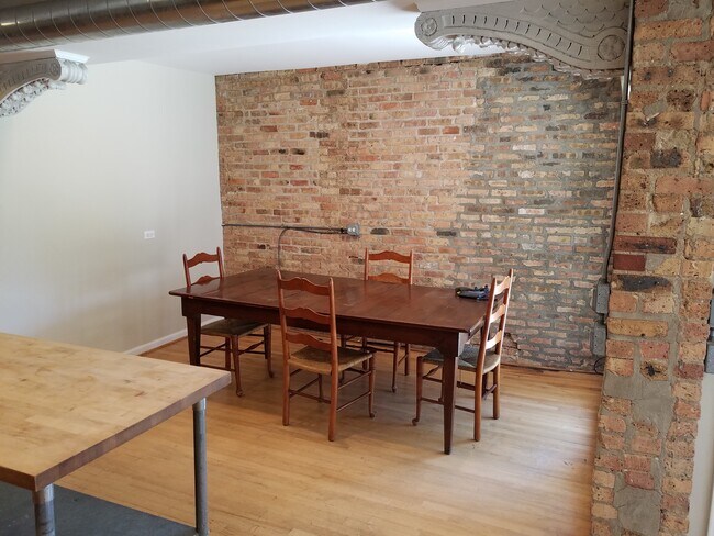 Foto del edificio - 1822 N Wood St
