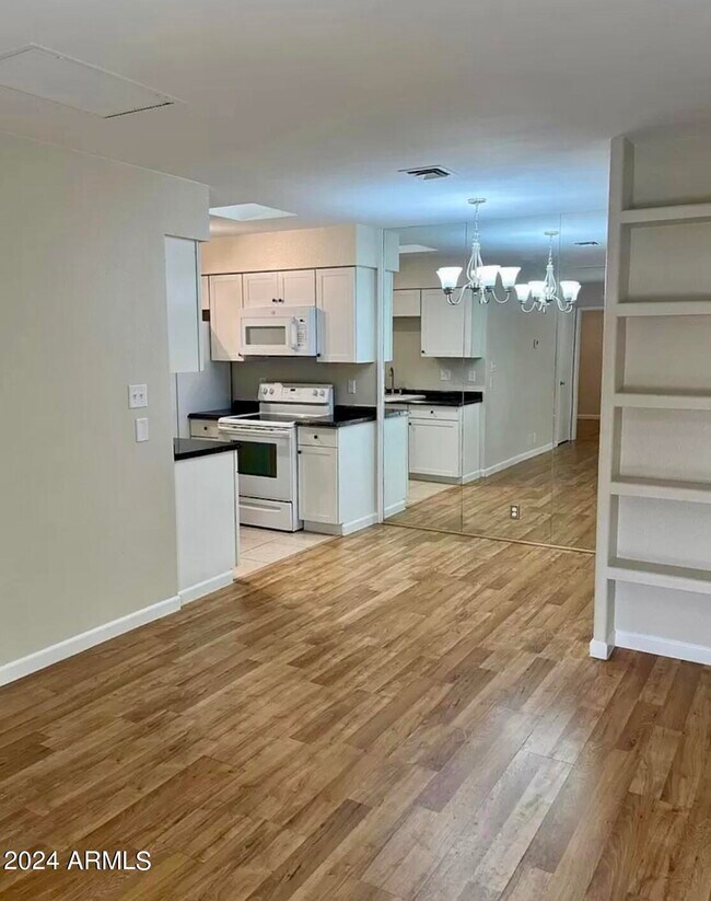 Foto del edificio - 8161 N 107th Ave