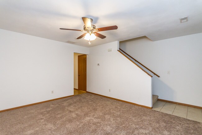 Building Photo - 740 Fountain View Dr