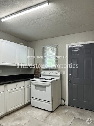 Building Photo - 1245 W 30th St